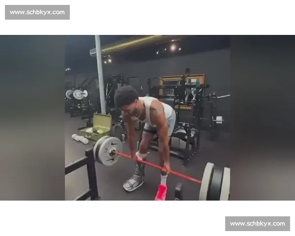 塔图姆术后穿保护靴启动力量训练:科学康复与冠军基因的双重博弈 塔图姆术后穿保护靴启动力量训练:科学康复与冠军基因的双重博弈