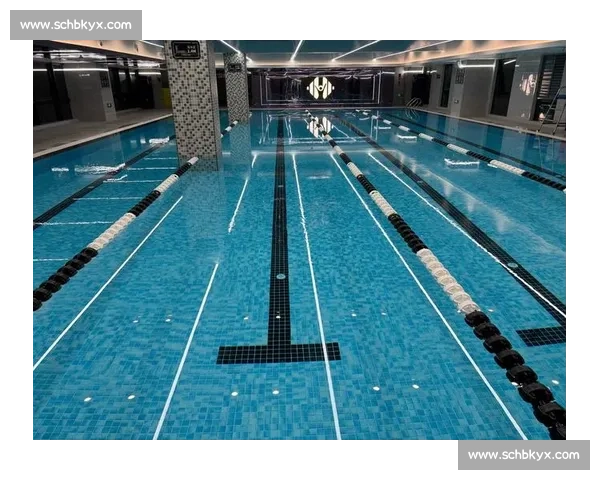 雨幕中的泳者:拥抱自然的清凉仪式 雨幕中的泳者:拥抱自然的清凉仪式